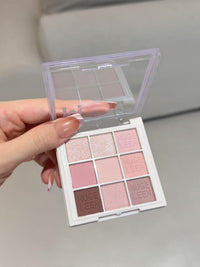 Nine-color eyeshadow palette25