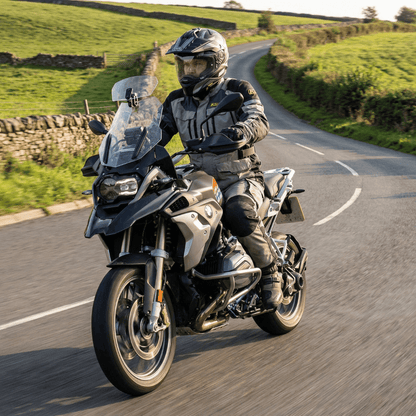 ❄️Summerfresh 50% Off!🏍️Adjustable Motorcycle Wind Deflector – Universal Windscreen Spoiler for Helmet Vibration, Wind Noise & Turbulence
