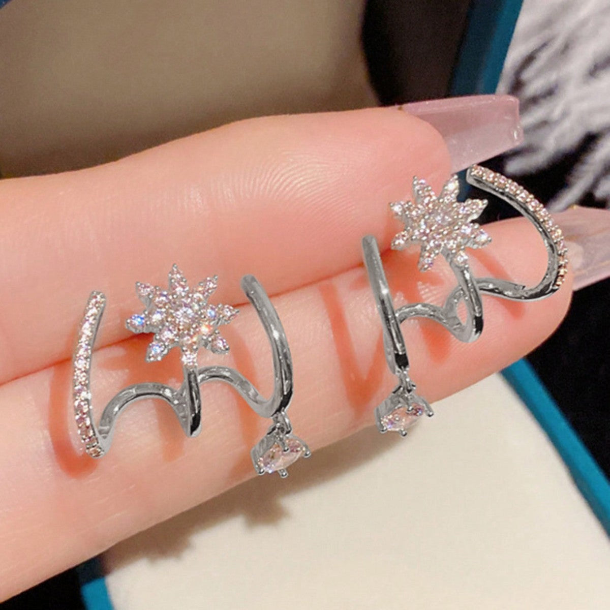✨Upgraded version💎2026 NEW STYLE💎Sparkling Claw Earrings for Women，✅ Limited time offer – trendy earrings! Grab your pair before they're gone! 💎👂